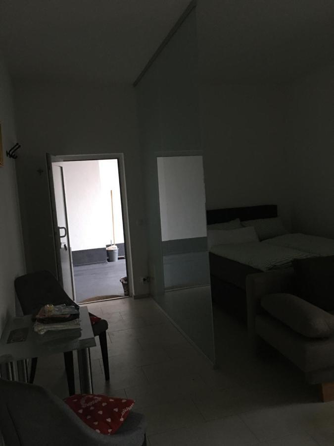 Ferienwohnung Kleine Auszeit バート・ノイェンアール・アールヴァイラー エクステリア 写真